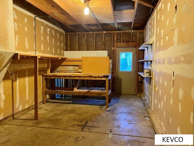 Building Photo - Incredible House and Yard!