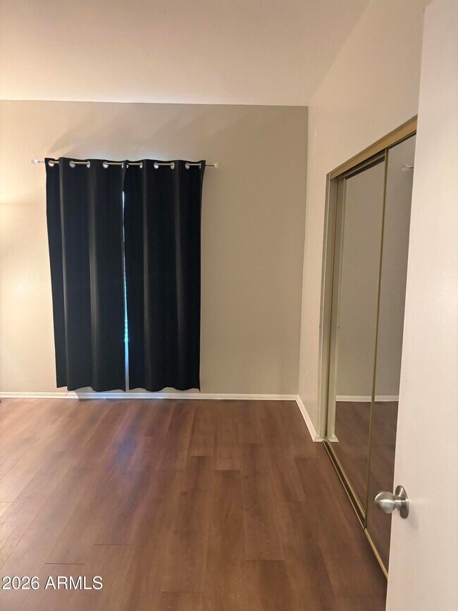 Building Photo - 930 N Mesa Dr