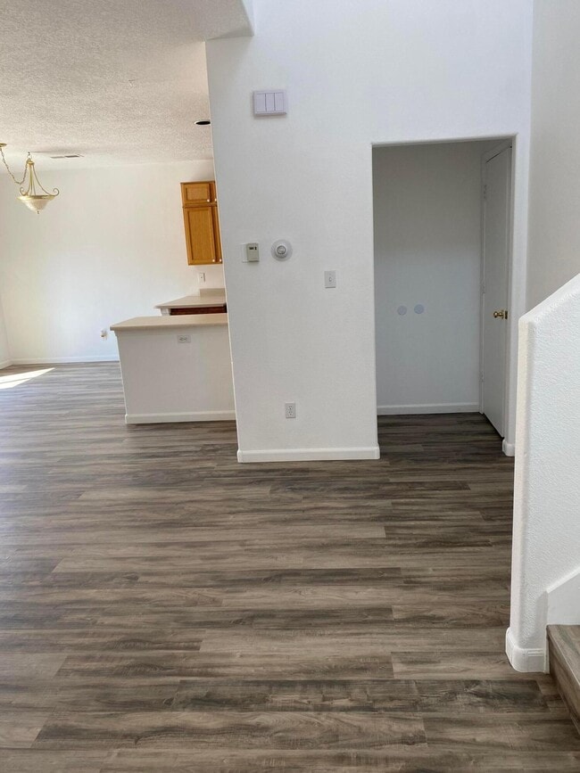 Building Photo - 1412 Stone Canyon Rd NE