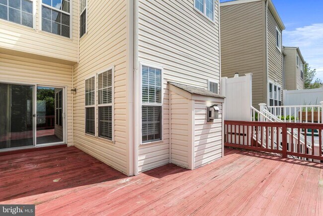 Building Photo - 6140 Newport Terrace
