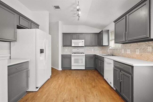 Building Photo - 1416 Fort LLoyd Pl