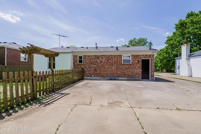 Building Photo - 6703 El Rancho Rd