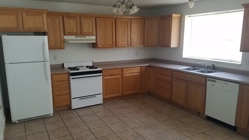 Building Photo - Charming Nephi 4-Plex, Pet Friendly