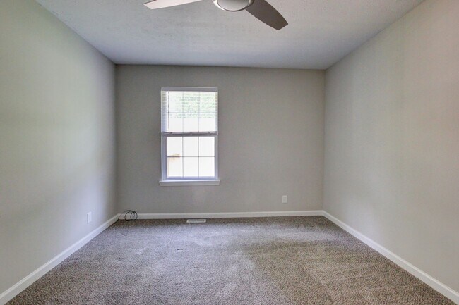 Building Photo - Updated 3bed 2 bath in St B with SEPARATE WORKSHOP around back.