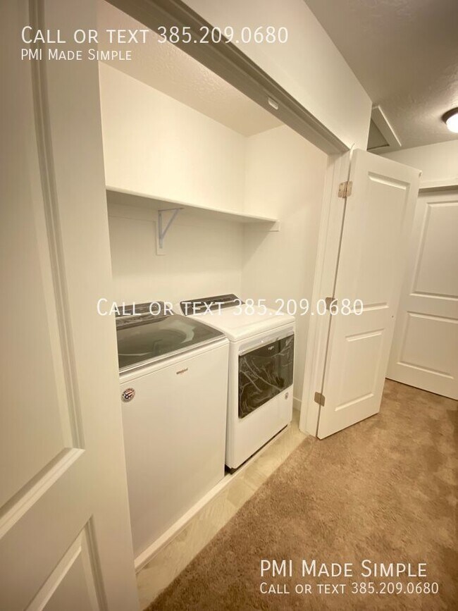 Building Photo - Clear and Bright, Newer Townhome in Rivert...