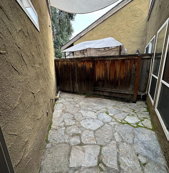 Building Photo - 7178 N Fruit Ave