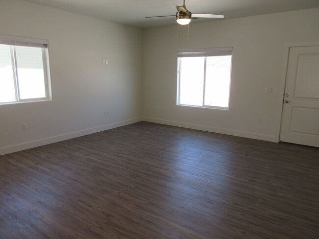 Building Photo - 3 bed, 2 Bath, Twin Home - Newer Construction