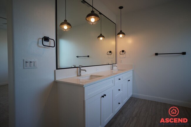 Building Photo - Newly Built Home with Solar in Gossamer Grove!