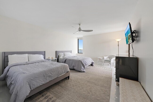 Building Photo - 5070 N Ocean Dr