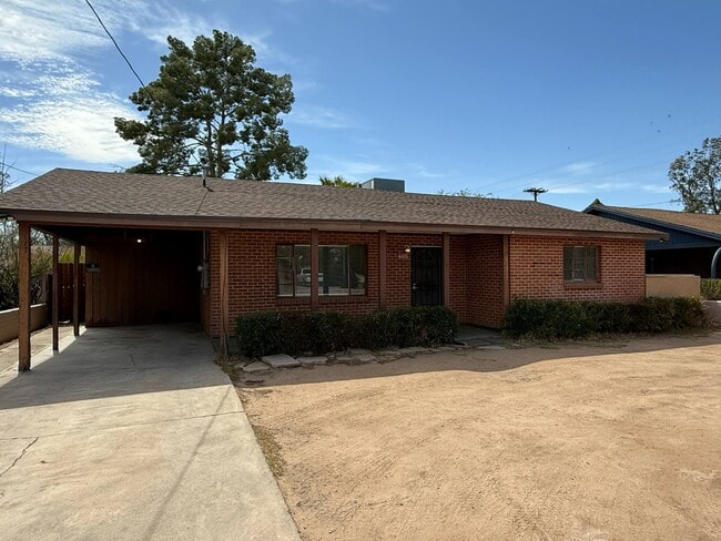Building Photo - 1325 N Venice Ave