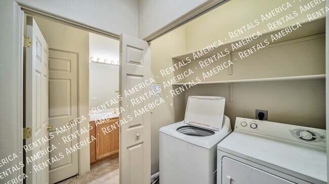 Building Photo - 3320 S Treasure Cove Pl