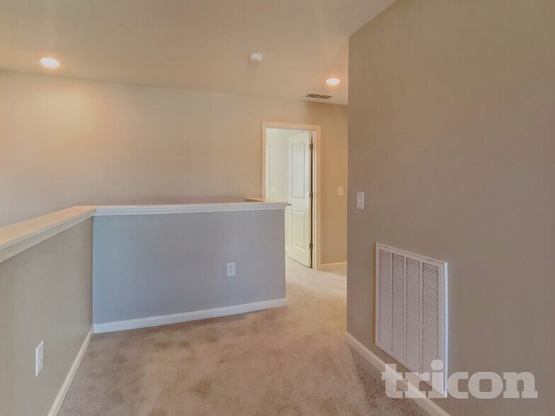 Building Photo - 152 Gladstone Loop