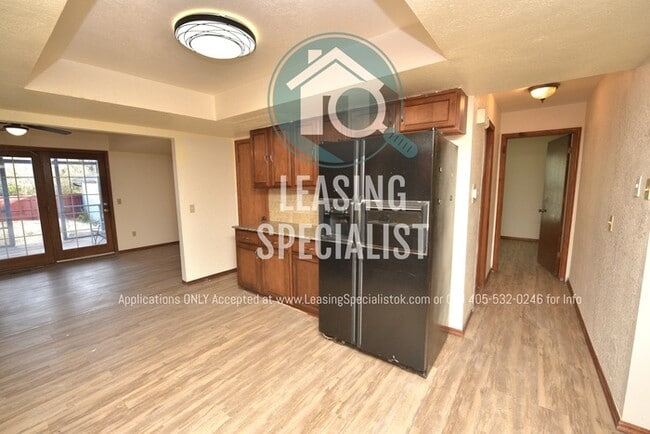 Building Photo - Central Norman 3 Bed 3 Bath MOVE IN SPECIA...