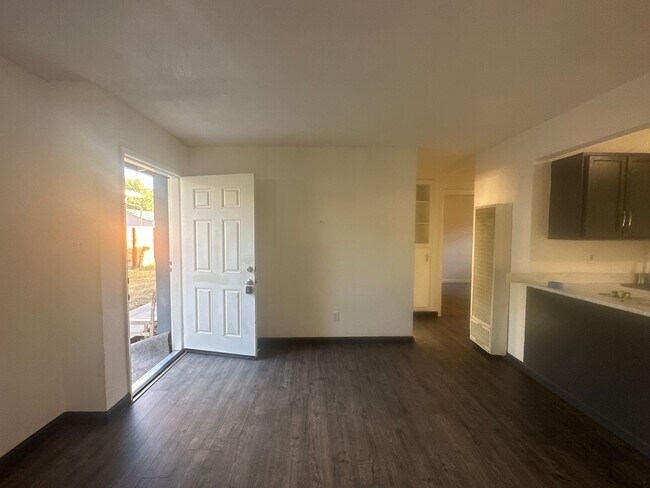 Building Photo - 380 Angelus St