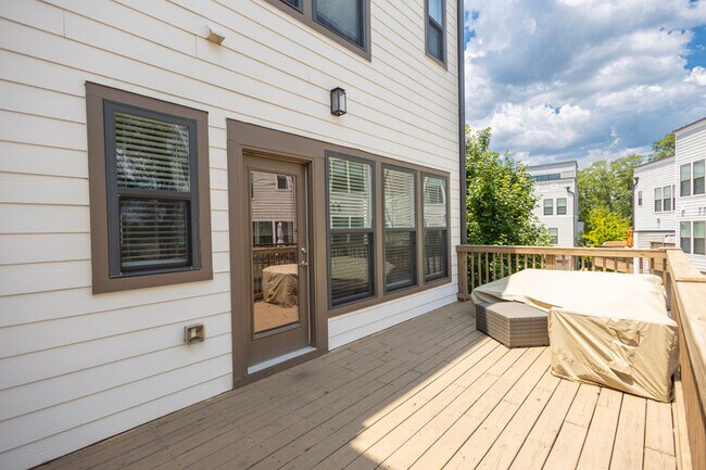 Building Photo - 2110 Holtz Ln