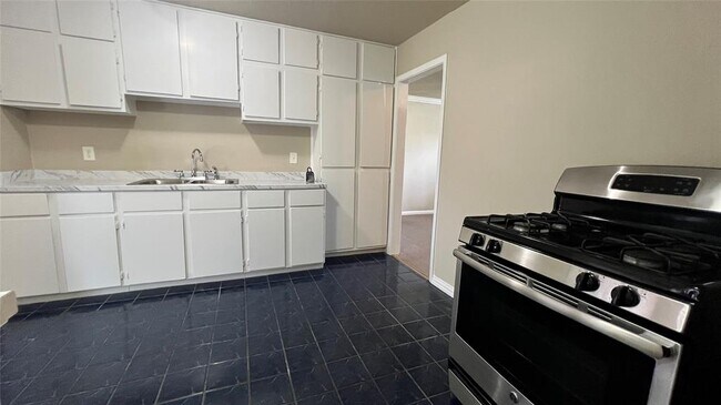 Building Photo - 8727 Othello St