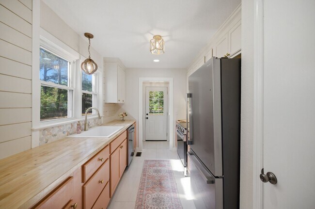 Building Photo - Call Sabrina Thomas at 757-767-0767 for more information