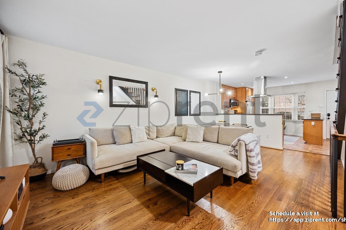 Building Photo - 1183 N Vernon St