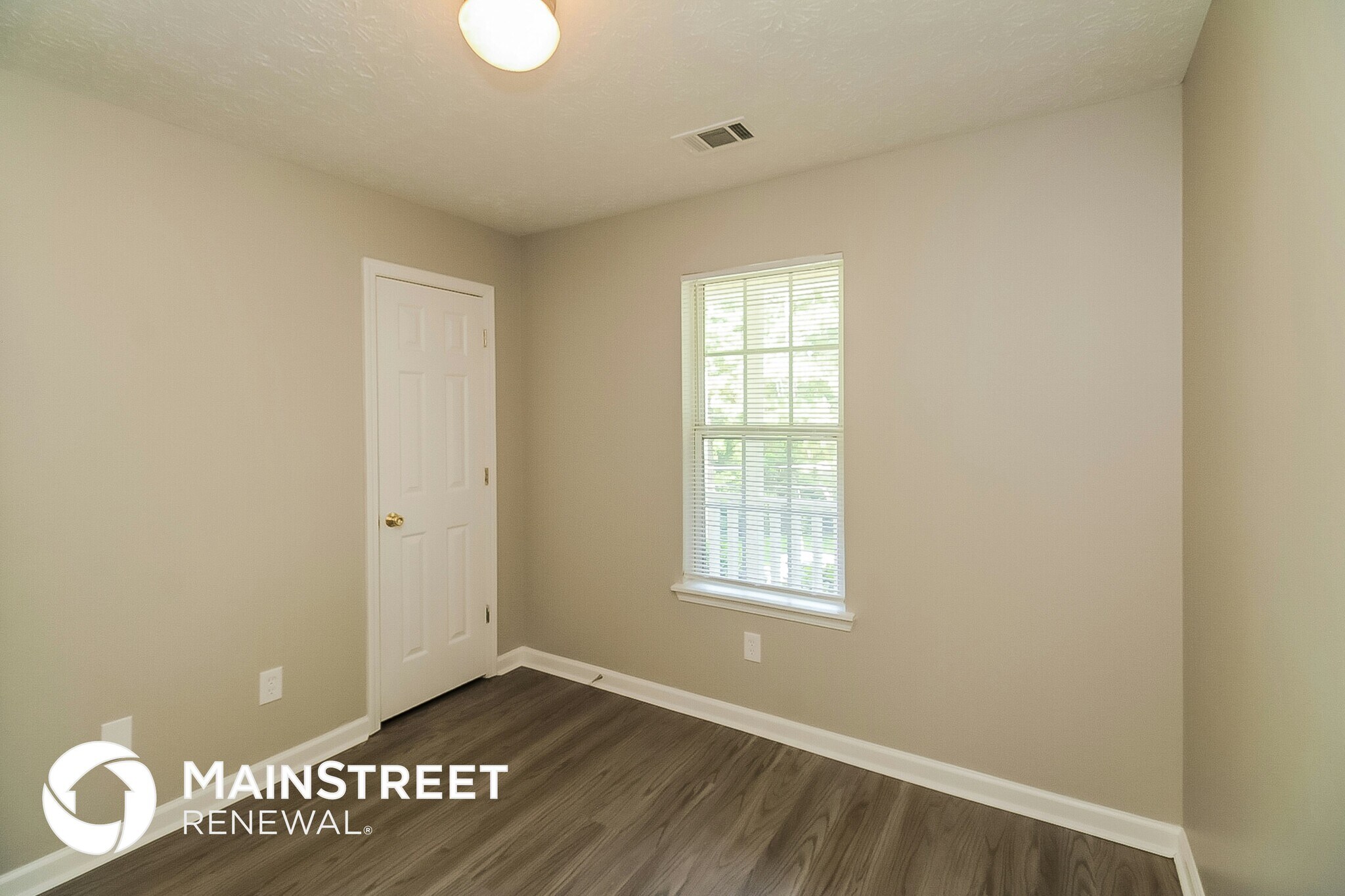 Building Photo - 8303 Lakeview Dr SW