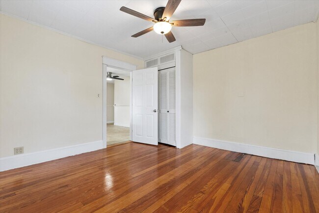 Building Photo - 164-162 Alsace St