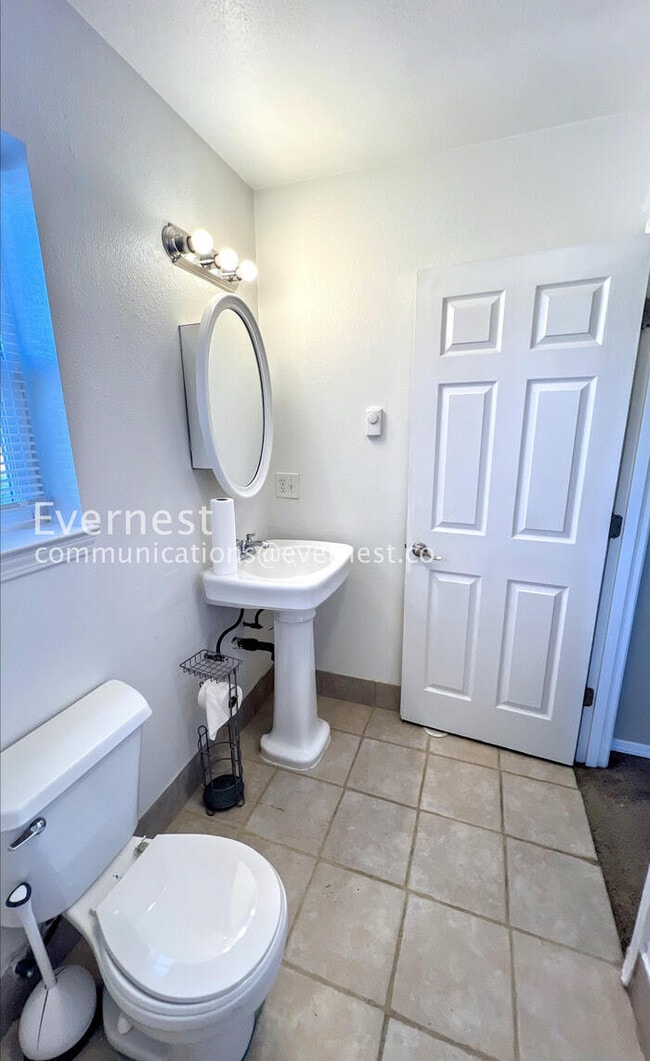 Building Photo - 6147 NE 9th Ave