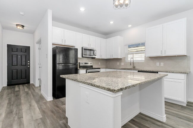 Building Photo - Modern 4 Bdrm Fort Worth Home for Rent- Zi...