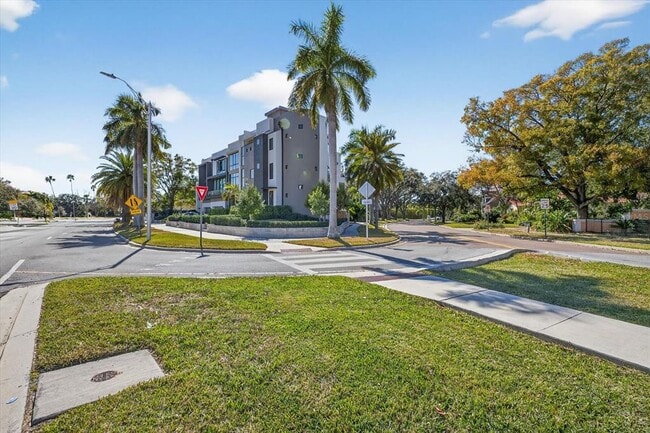 Building Photo - 94 W Davis Blvd