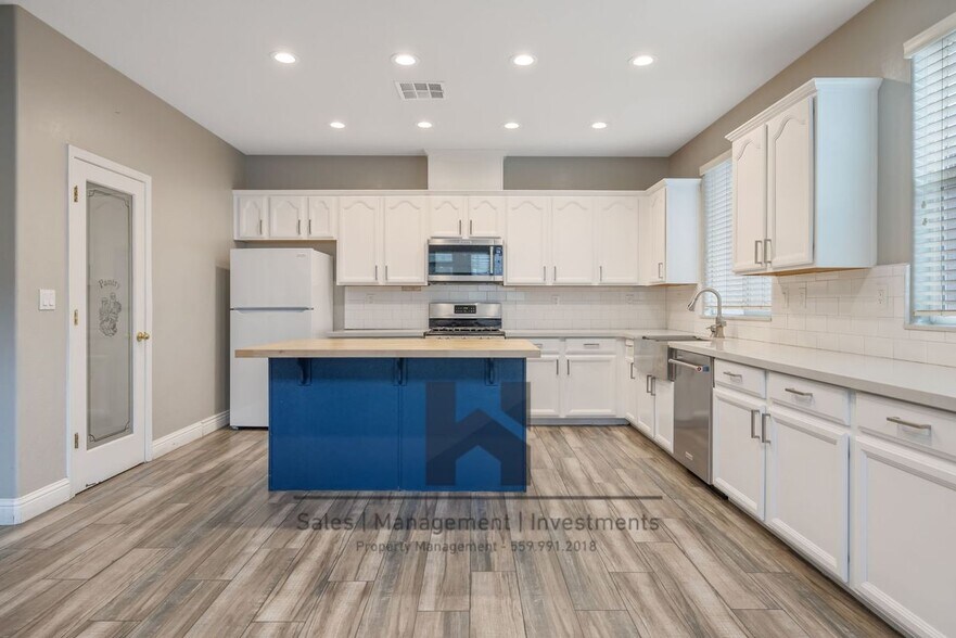 Building Photo - 3169 Brickfield Ave