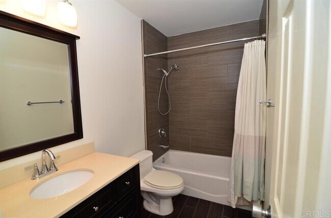 Building Photo - 4637 Park Dr