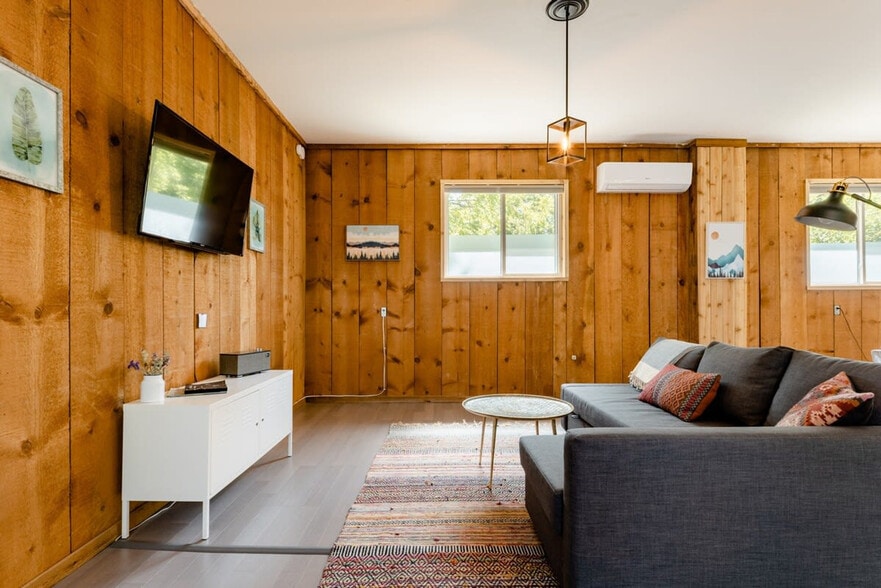 Building Photo - 4403 W Alpine St