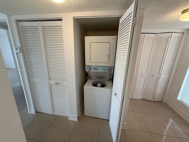 Building Photo - 5200 NW 31st Ave