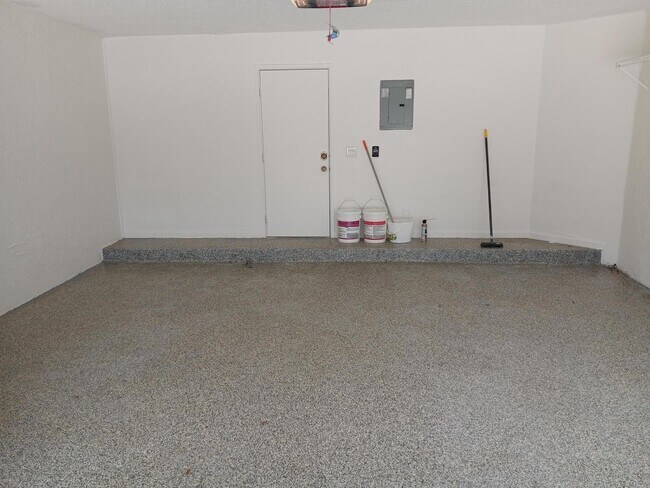 Building Photo - 23157 Fountain View Dr