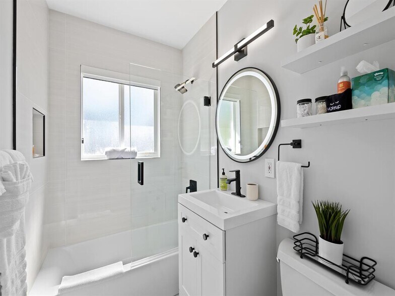 Building Photo - 1900 NE 19th St