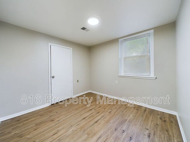Building Photo - 5722 Norton Ave
