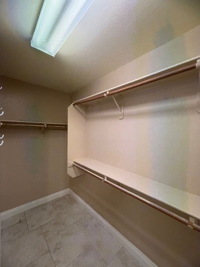 Building Photo - GORGEOUS 4 BEDROOM SINGLE STORY HOME
