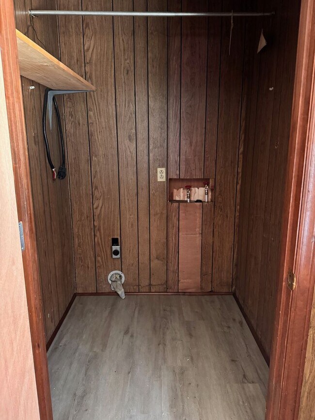 Building Photo - 3 bed, 1 bath brick home located in Troy