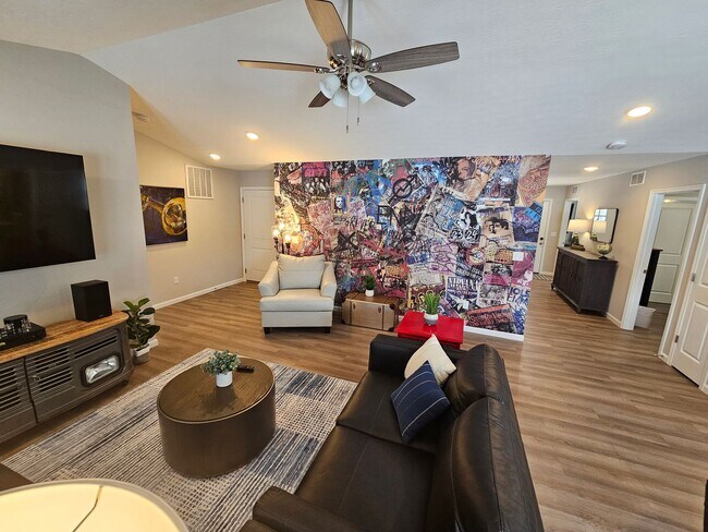 Building Photo - 814 Pierson Rd