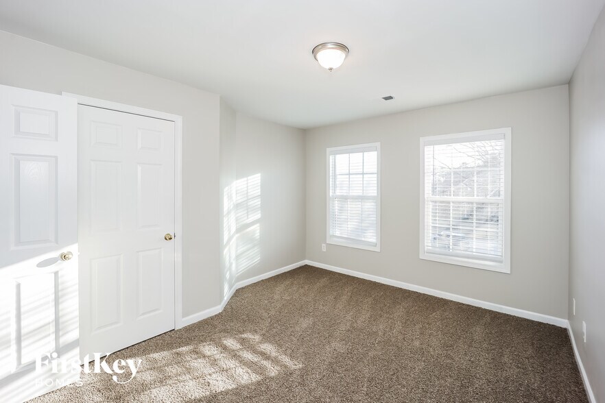 Building Photo - 344 Mistine Ct