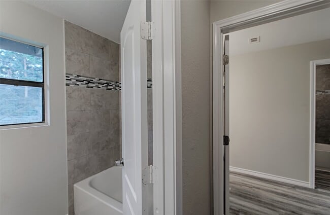 Building Photo - 22311 Warwick Glen Dr