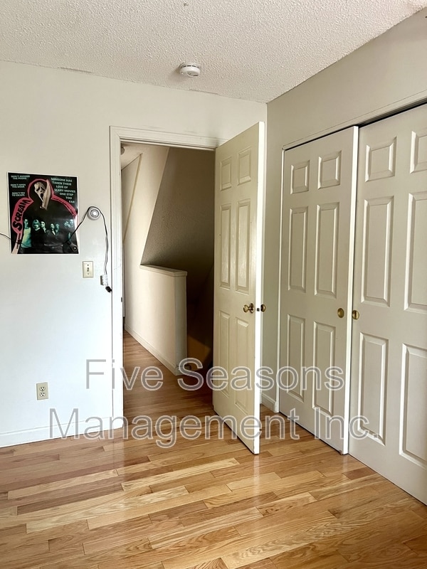 Building Photo - 115 N Winooski Ave