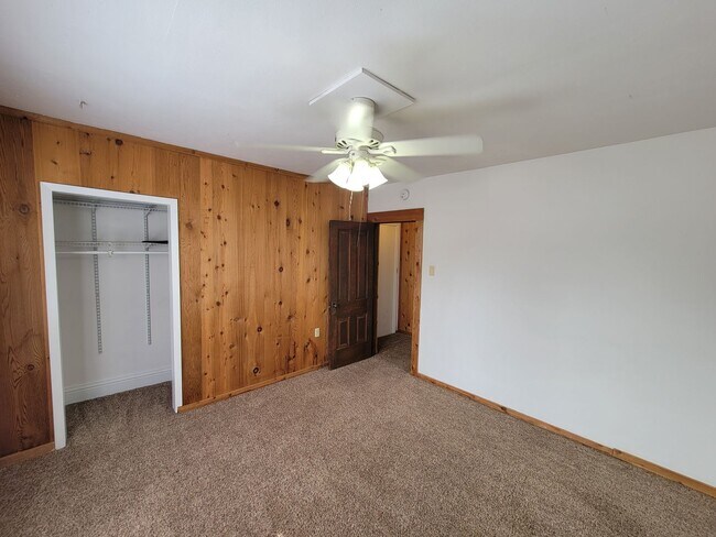 Building Photo - 321 W 5th St