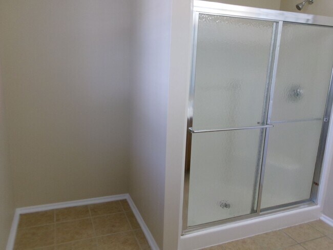 Building Photo - 3 bedroom, 2.5 bath home located in Bellegrove Preserve