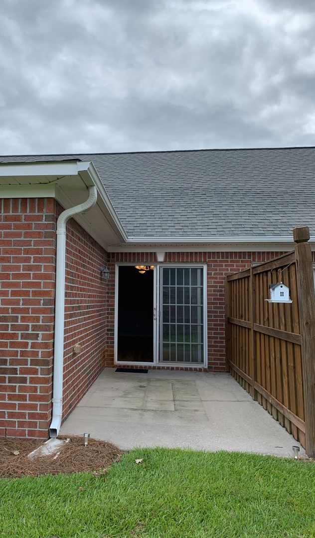 Building Photo - 1032 Bridgeport Way