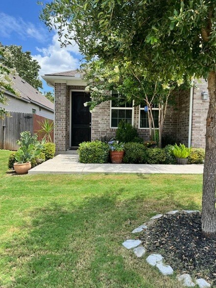 Building Photo - 117 Lacey Oak Lp