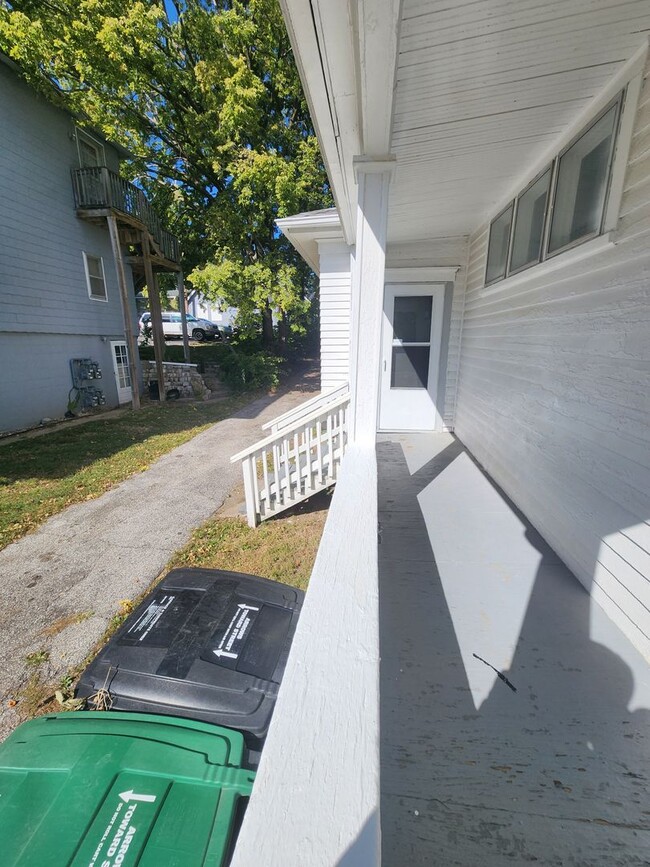 Building Photo - 3522 Cass St