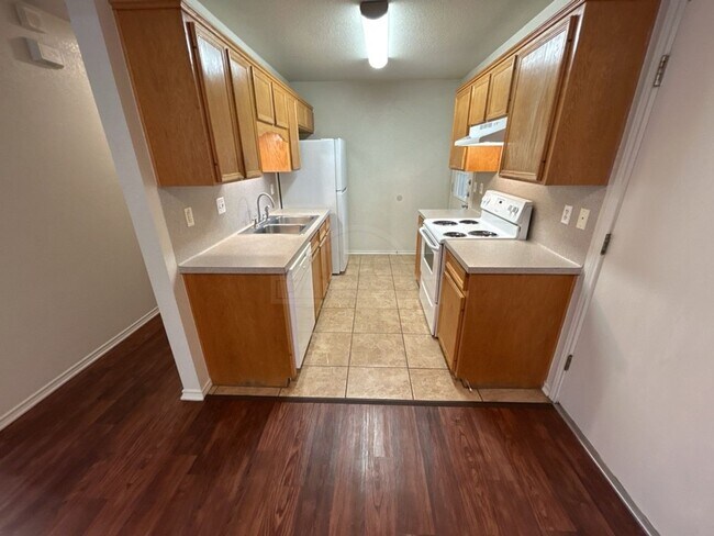 Building Photo - 912 McDaniel Cir