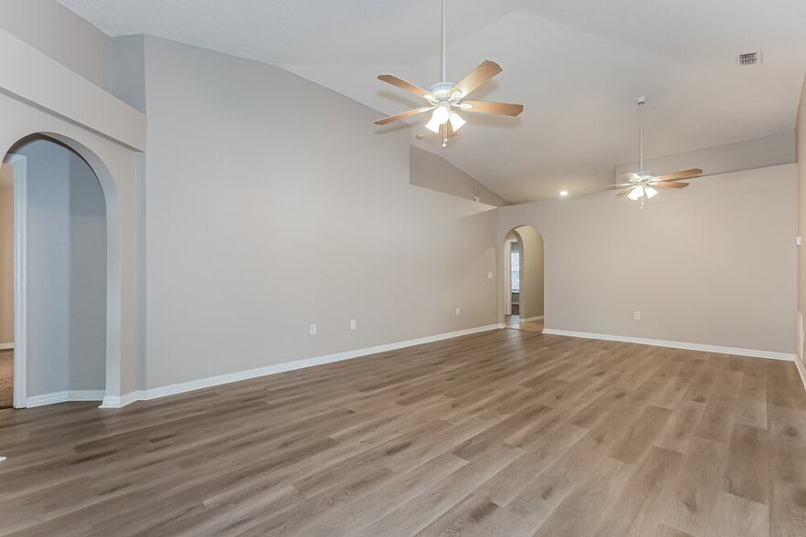 Building Photo - 6216 Gondola Dr