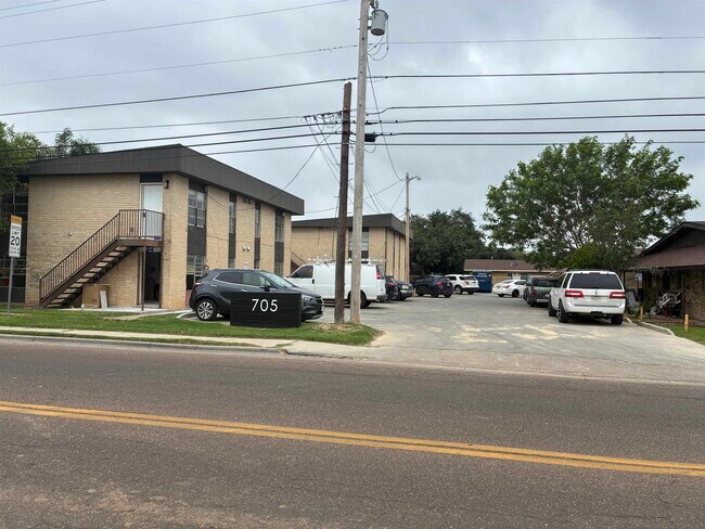 Building Photo - 705 Bustamante St