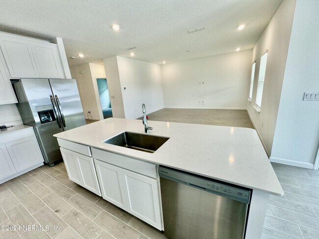 Building Photo - 9598 Giada Dr