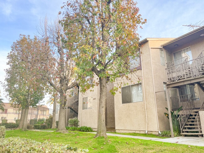 Building Photo - 2310 Lillyvale Ave